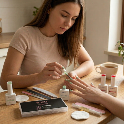 Come fare una ricostruzione unghie in gel a casa: guida completa per principianti