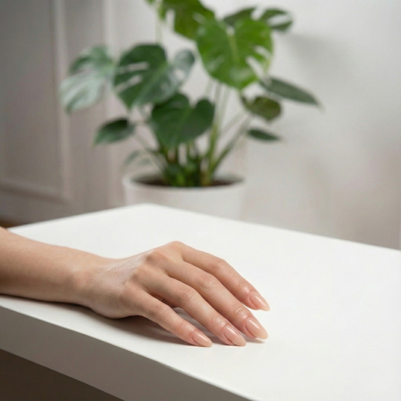 Perche il gel si solleva: 10 cause e soluzioni professionali