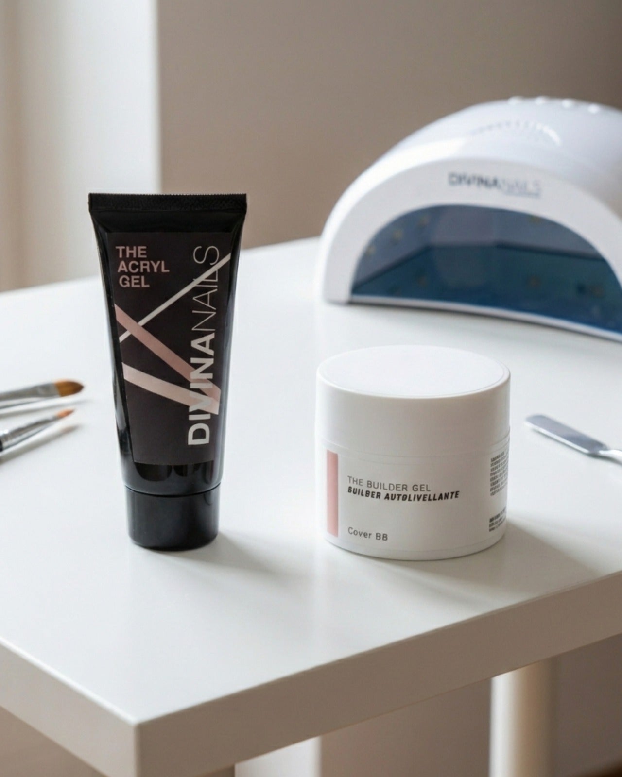 Acrygel vs Gel Costruttore: Pro e Contro per Nail Artist