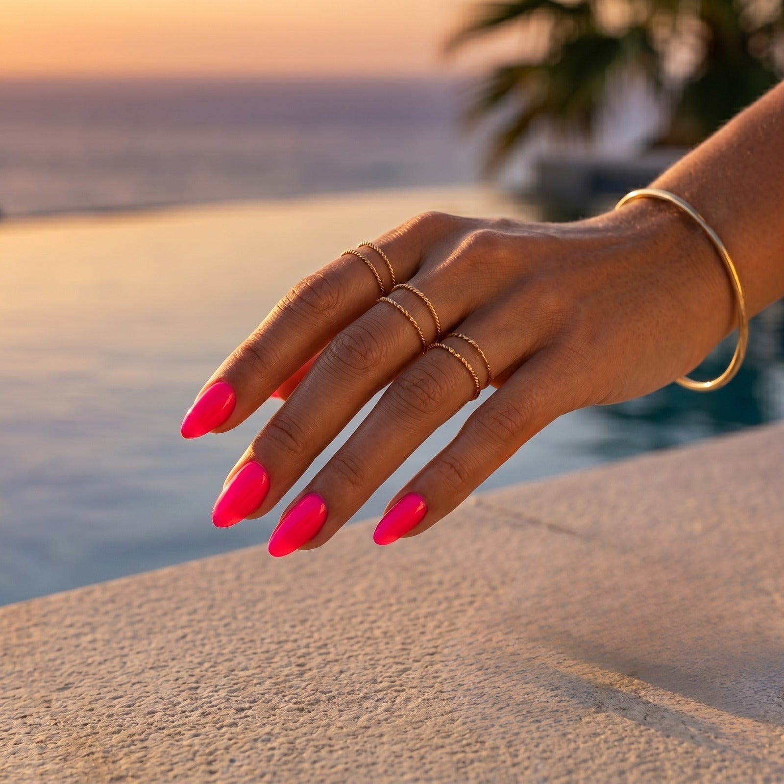 Unghie fluo estate 2026: colori semipermanenti perfetti per l'abbronzatura