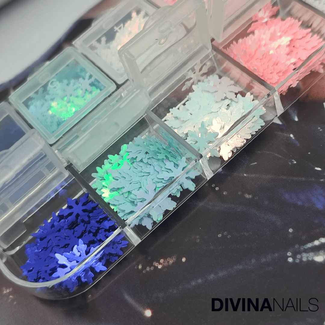 DIAMOND HOLO - RAINBOW SNOWFLAKES - Set 12 fiocchi di neve natalizi per gel unghie Nail Art 2g