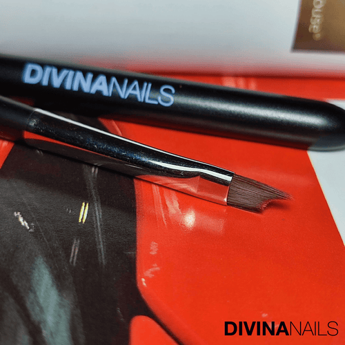 N9851N4 - N. 4 - Pennello professionale Mezzaluna Half Moon per Nail Art Smile Line - Divina Nails
