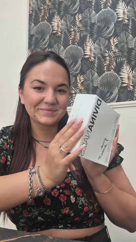 Corina Raileanu — unboxing corina.mov