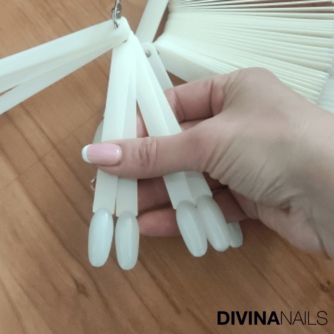 TIP NATURAL 50PZ - Espositore tip a ventaglio per unghie natural con anello - Divina Nails